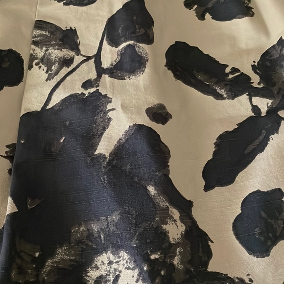J. CREW Beige, Black & Gray Flower Design Skirt Size 10 - Picture 2 of 6